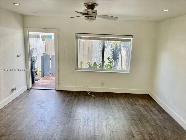 Foto del edificio - 1049 NE 33rd St