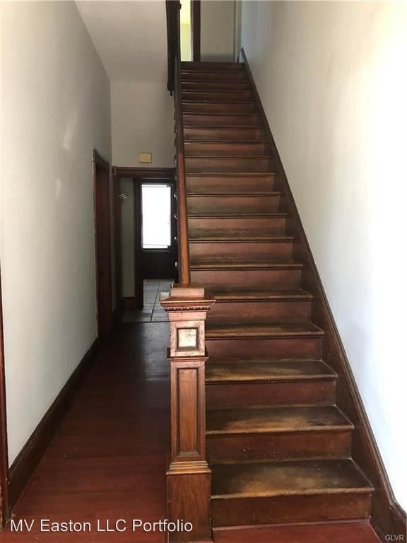 Primary Photo - 5 br, 1 bath House - 134 S. 8th St