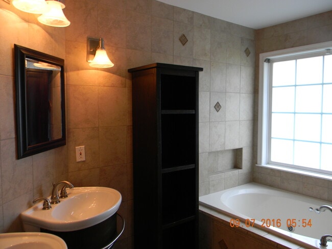 Master Bathoom - 9508 Dabney Court
