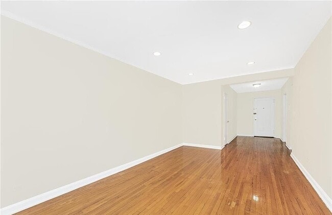 Foto del edificio - 2102 Holland Ave