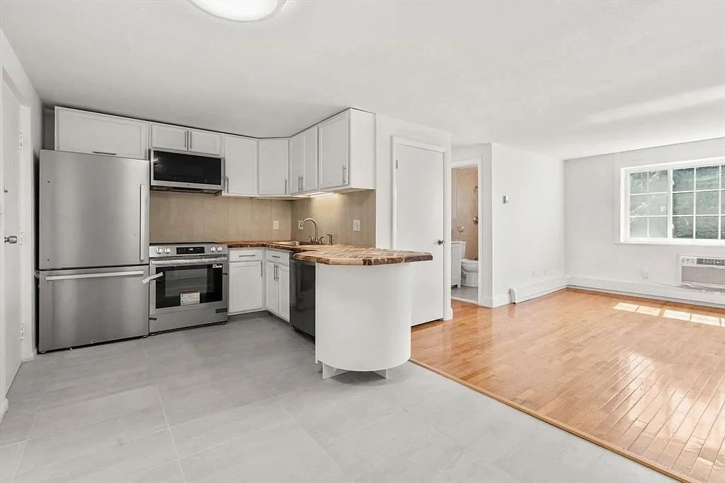 Foto principal - 15 Staples Ave