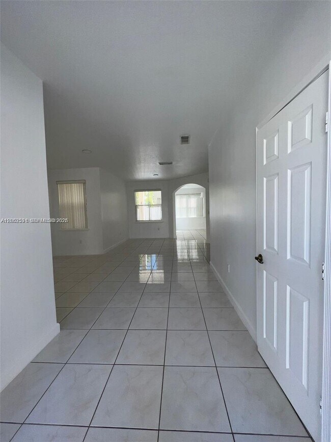 Foto del edificio - 4847 NW 108th Ct