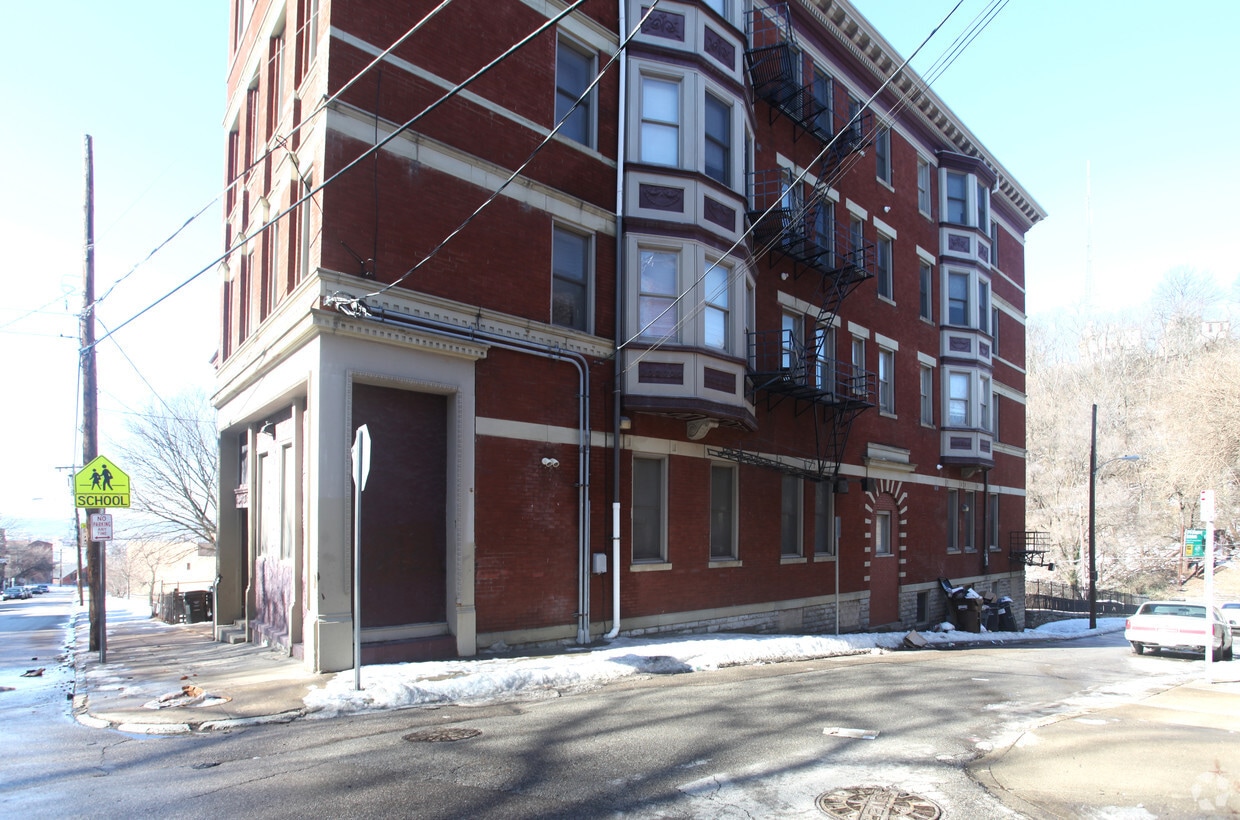 Building Photo - 2155 Loth St