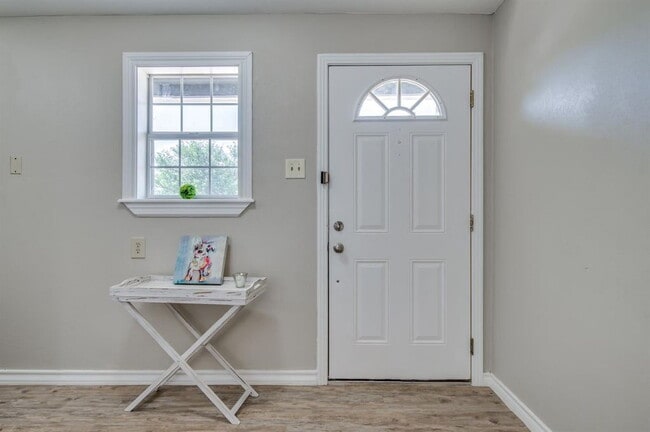 Foto del edificio - Pre-Leasing for Summer/Fall 2026! - Close to Downtown