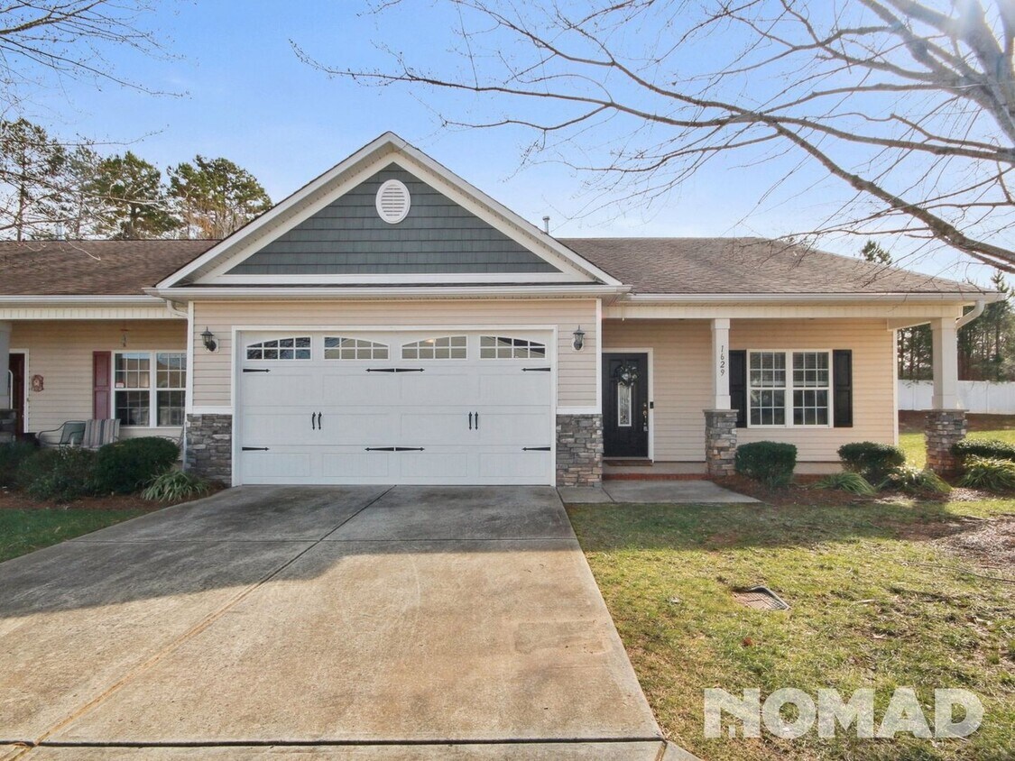 1629 Amberlight Circle, Salisbury, NC 28144 Townhome Rentals in