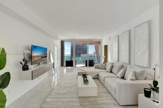 Building Photo - 300 South Pointe Dr