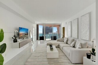 Building Photo - 300 South Pointe Dr