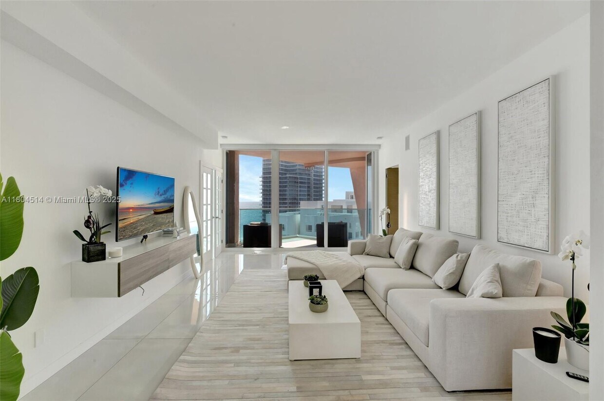 Foto principal - 300 South Pointe Dr