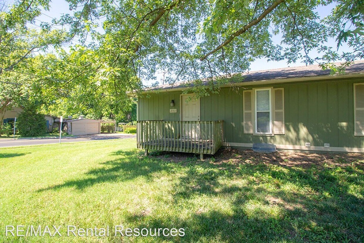 Primary Photo - 4 br, 2 bath House - N 201 West Blv