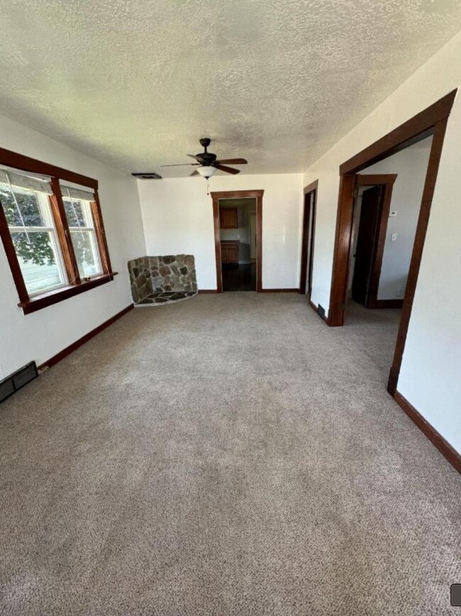 Building Photo - 544 W 200 S