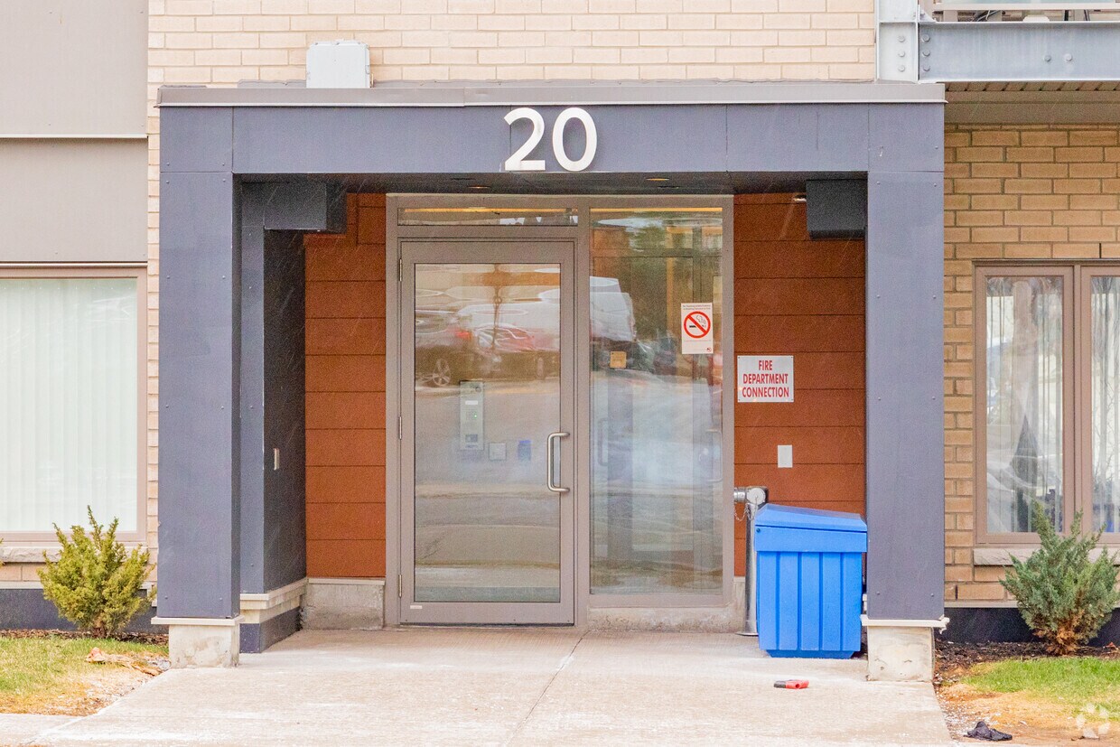  - 28 Orchid Place Dr