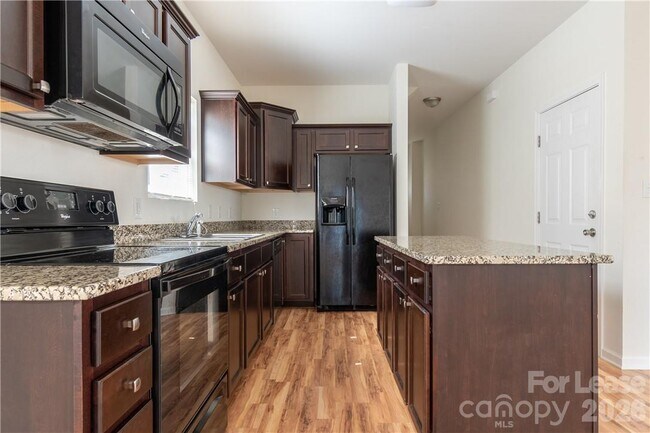 Building Photo - 108 Lookout Point Pl