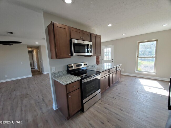 Foto del edificio - 211 Sukoshi Dr