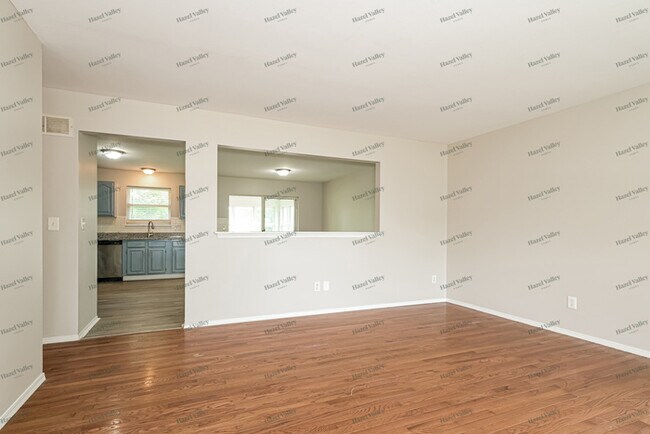 Building Photo - 734 Bull Valley Dr