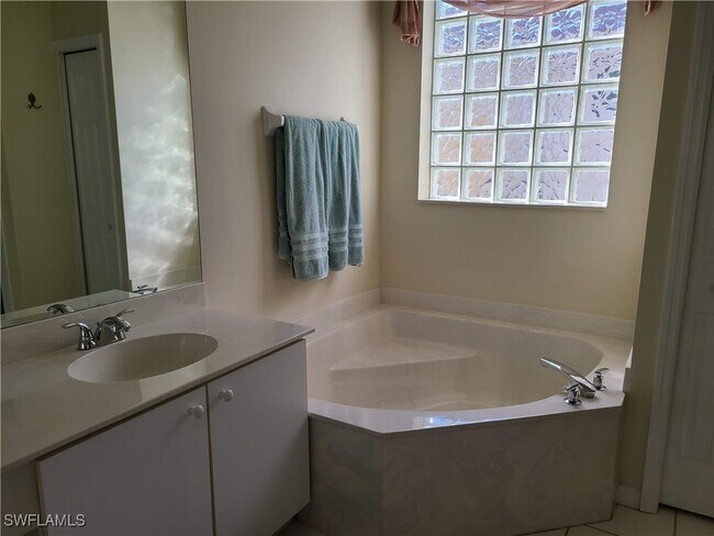 Foto del edificio - 745 Crossfield Cir