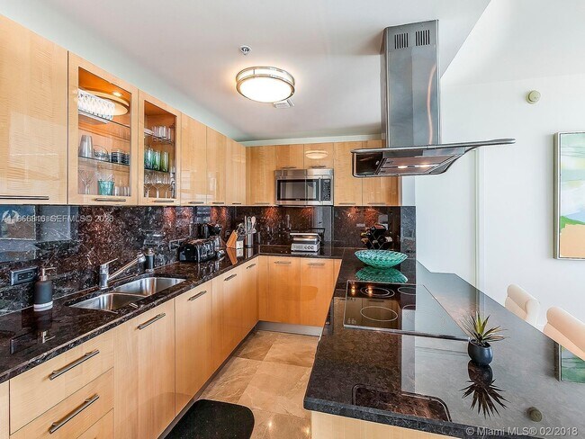 Foto del edificio - 6899 Collins Ave