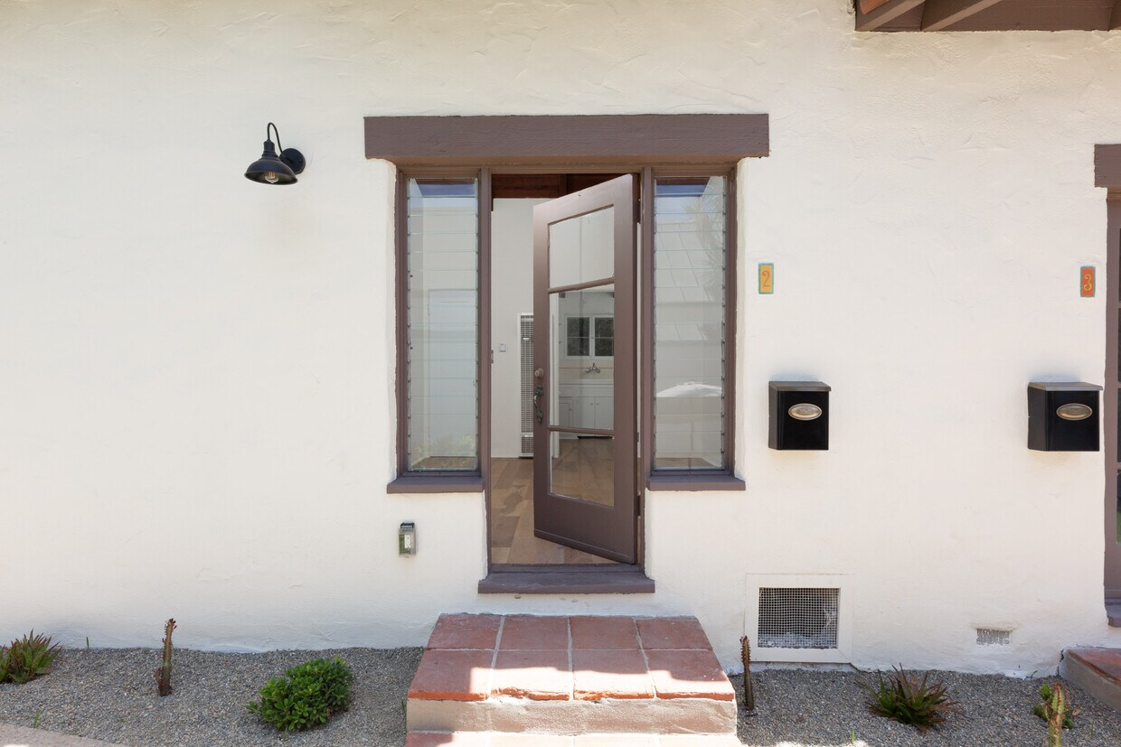 Primary Photo - 343 Aster St
