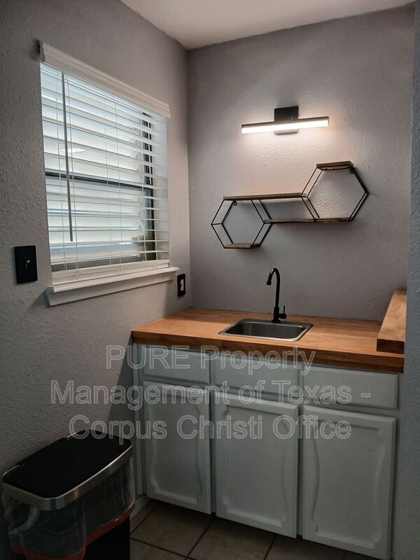 Foto del edificio - 4033 Sandy Hollow Creek Dr