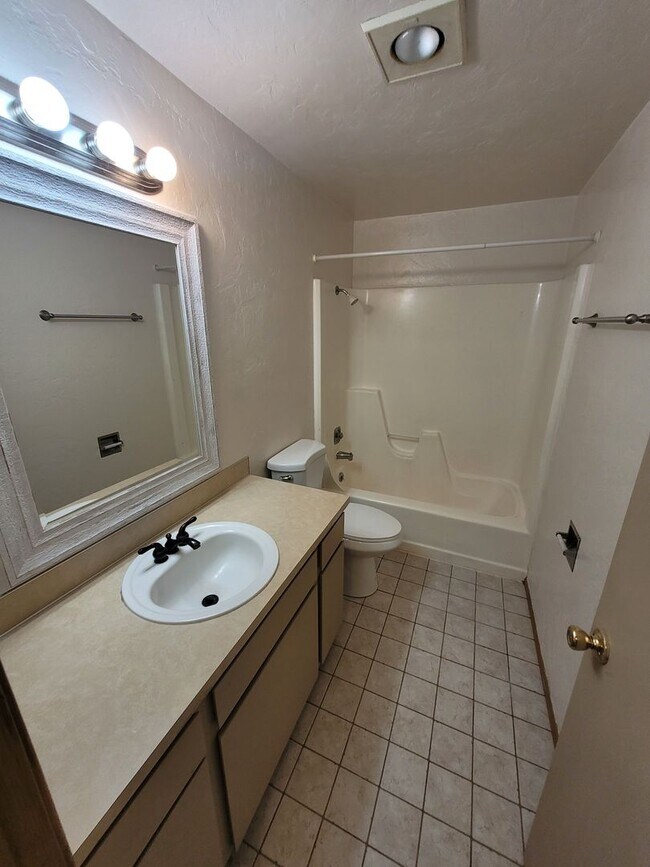 Foto del edificio - $750 OFF at Move-In -Special - 2BD, 1.5BA ...