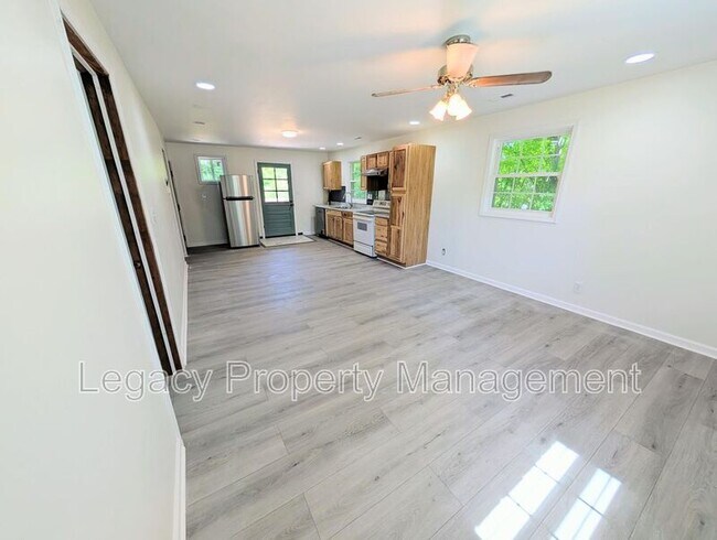 Foto del edificio - 4421 Kernersville Rd