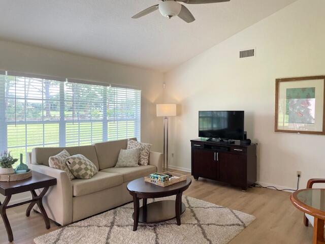 Foto del edificio - 112 Palomino Dr