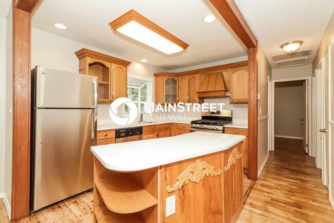 Foto del edificio - 4 Bedroom Pet-Friendly Home in University Place, WA with Main Street Renewal