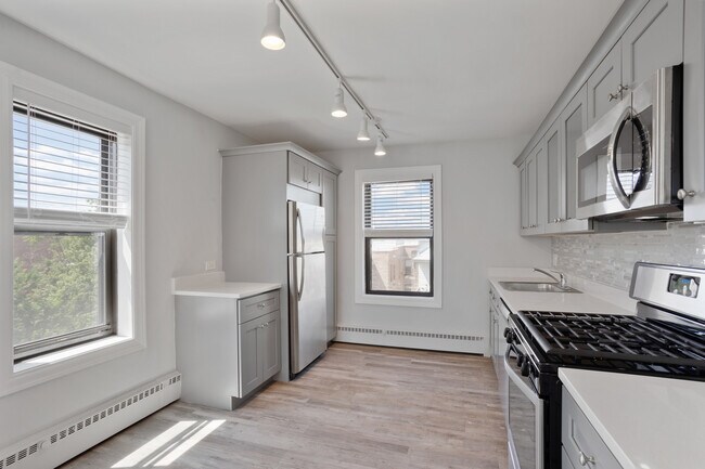 Building Photo - 5858 N Sheridan Rd