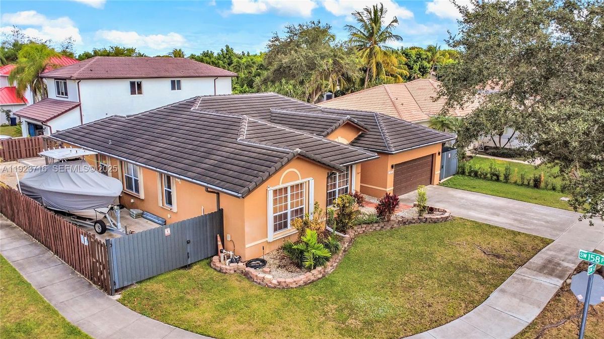 Foto del edificio - 15875 SW 149th Ln