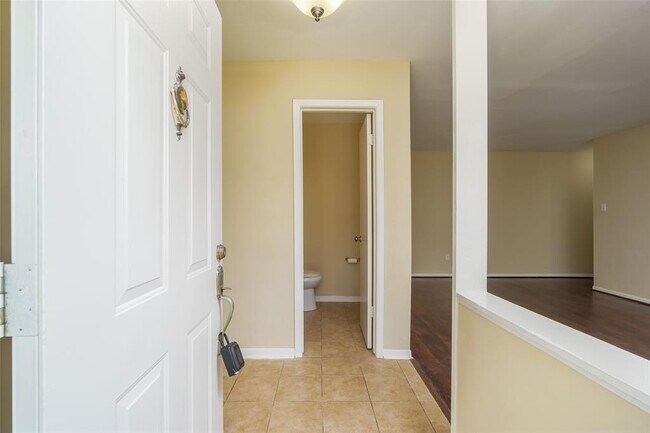 Building Photo - 1444 Ramada Dr