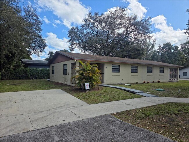 Building Photo - 309 NE 169th St