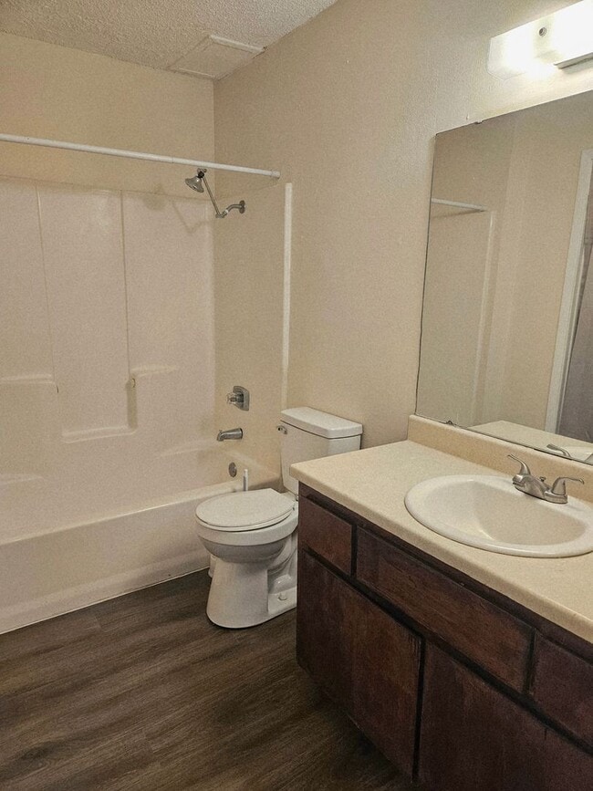 Building Photo - 2001 Cedarhill Dr