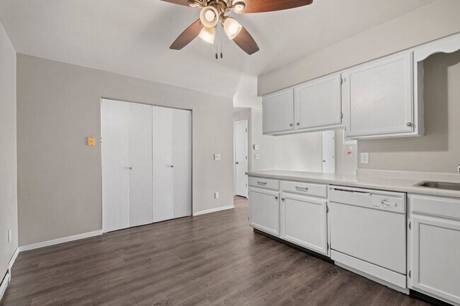 Building Photo - 2 Bedroom 2 Bathroom