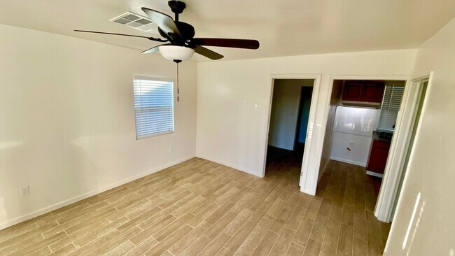 Building Photo - Explore this attractive property in Delano...