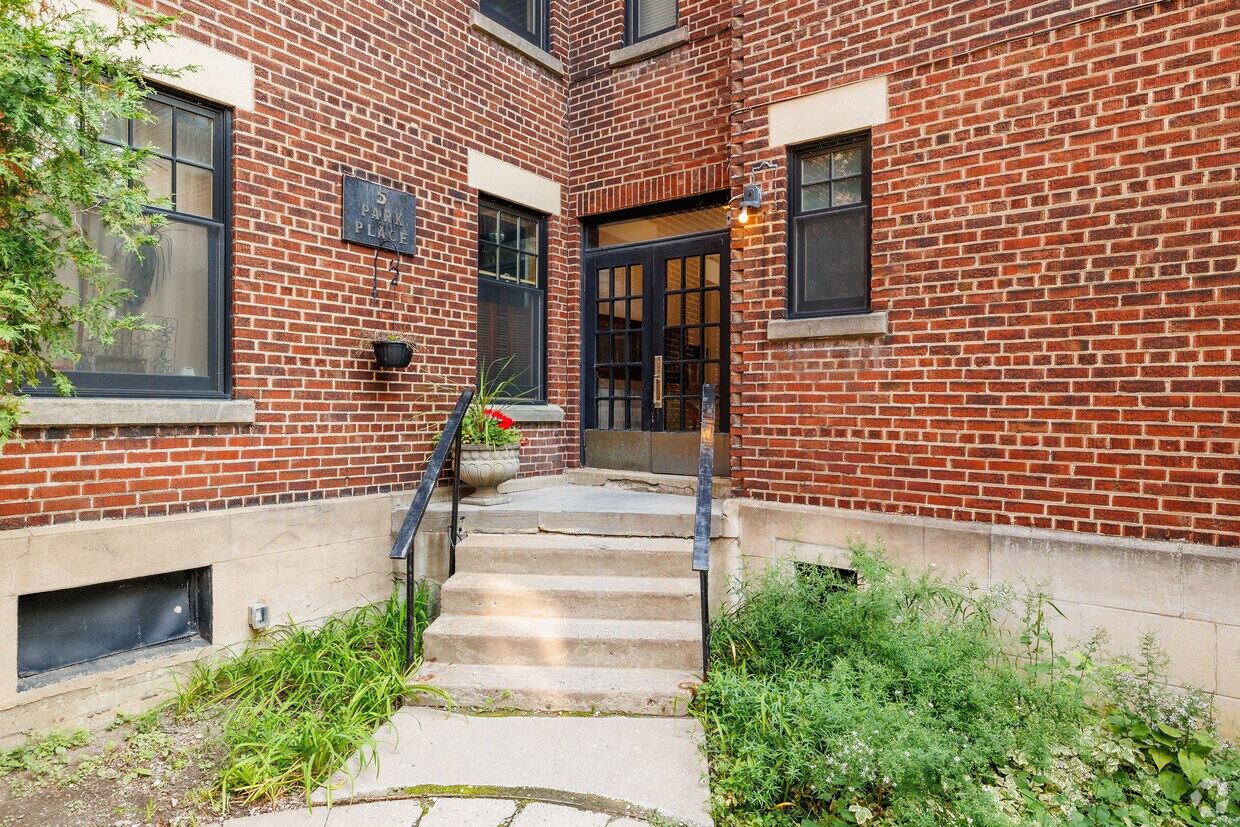 L'Appartement
REMI RELIEF/レミ レリーフ　HOODIE 5-7 Park P'ace, Westmount, QC H3Z 2K4 Apartments - 5-7 Park
