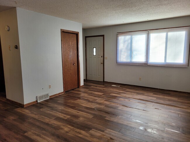 Foto del edificio - 240 Marvin Elwood Rd