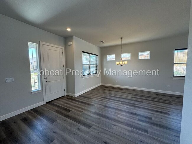 Foto del edificio - 925 Cranfield Ct