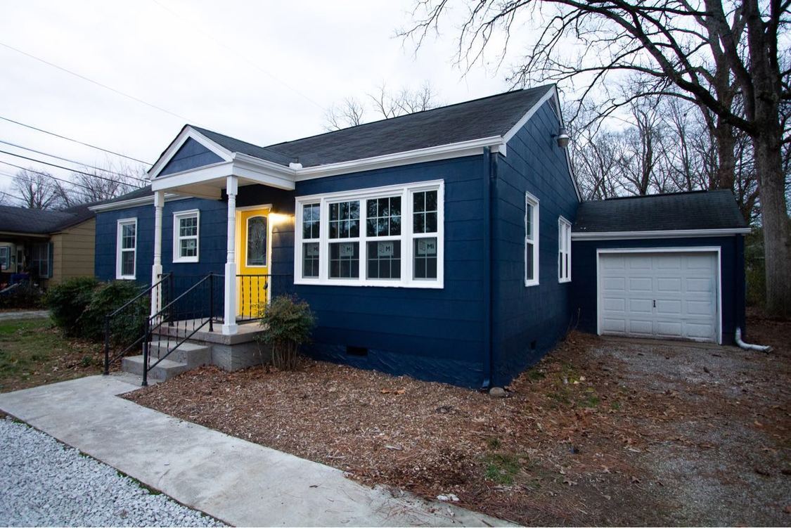 Foto principal - 656 N Moore Rd