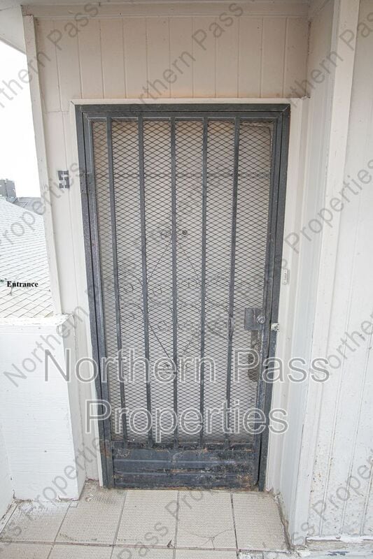 Building Photo - 3403 Pershing Dr