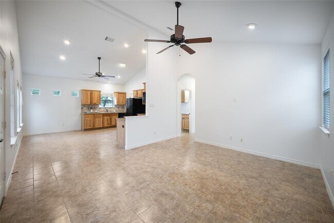 Building Photo - 1816 Spring Valley Dr