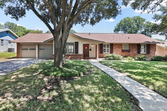 Building Photo - 4 Bedroom/2 Bath Northwood Subdivision