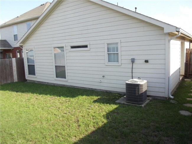 Foto del edificio - 5809 Melanie Dr