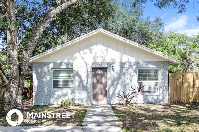 Building Photo - 1936 Pinehurst Dr