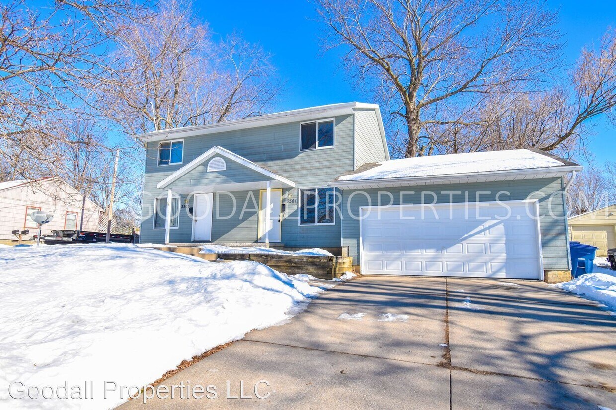 2 br, 1.5 bath House 3301 61st St House for Rent in Des Moines, IA