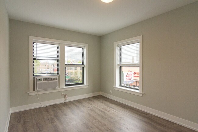 Foto del edificio - 706 W Brompton Ave