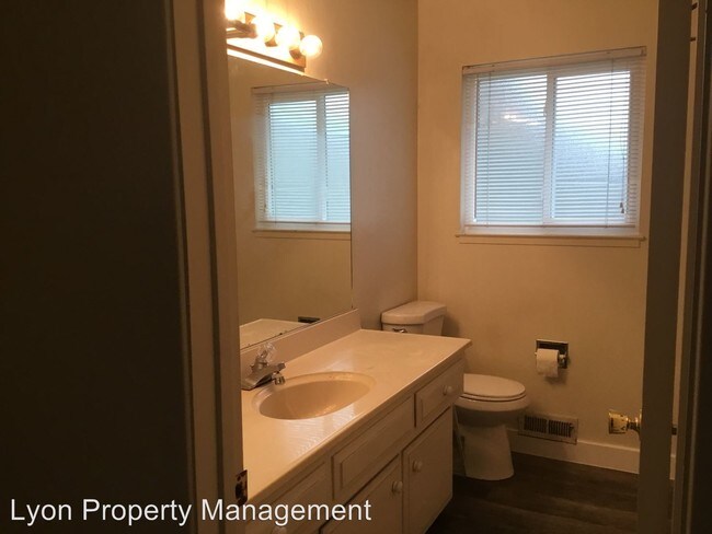 Foto del edificio - 702-704 Villanova Dr
