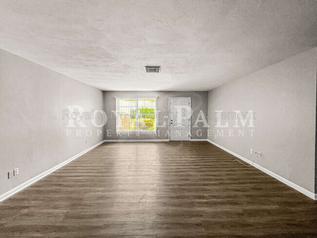 Building Photo - 4511 SE 5th Pl