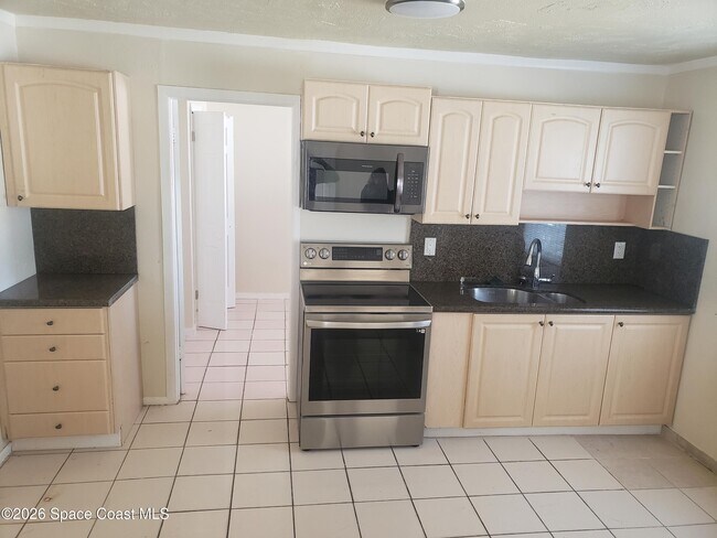 Foto del edificio - 2114 Henry St NE