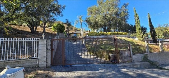 Foto del edificio - 9741 Haines Canyon Ave