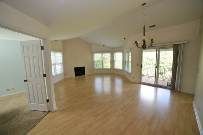 Building Photo - 2545 Live Oak Ln