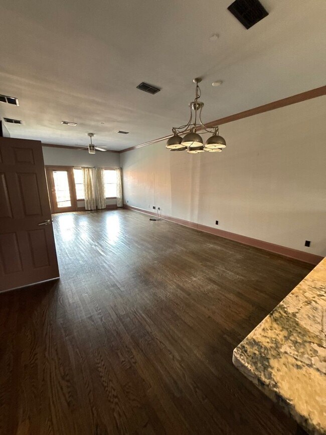Foto del edificio - 3/3 Townhome off of Gaines st. Available f...